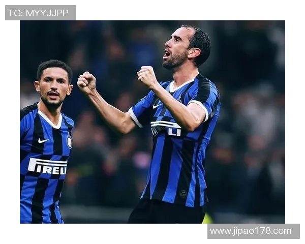 那个总是憨憨微笑的足球巨星用傻气赢得了球迷们最真挚的喜爱